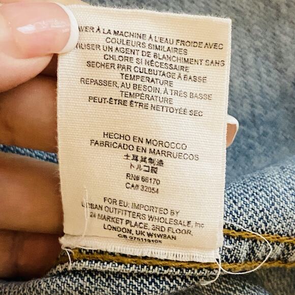 Free People Oversized Jean Jacket M Denim Distressed Retro Trucker Fall Boho - Picture 11 of 11